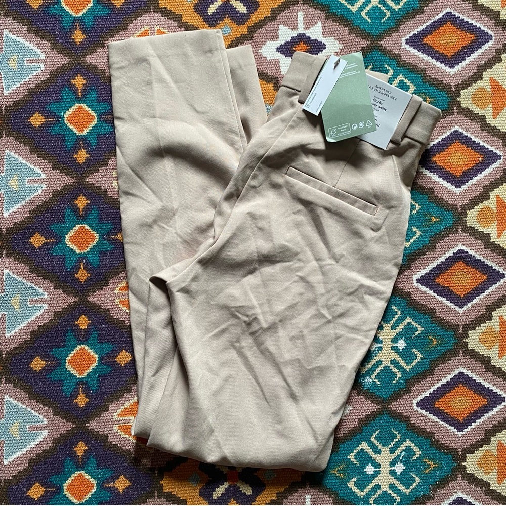 H&M Slacks Regular waist ankle length brown khaki pants Women’s Size 2 Brand New